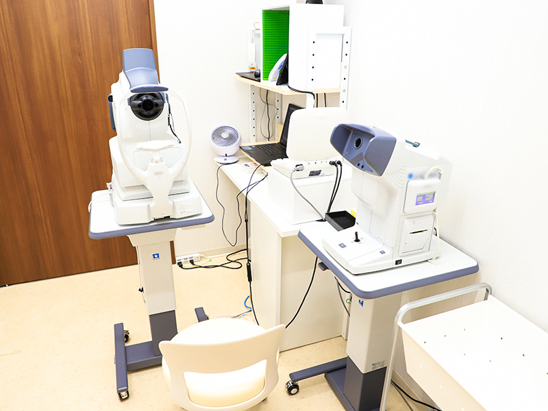 視力検査・眼底検査・眼圧検査を実施します。