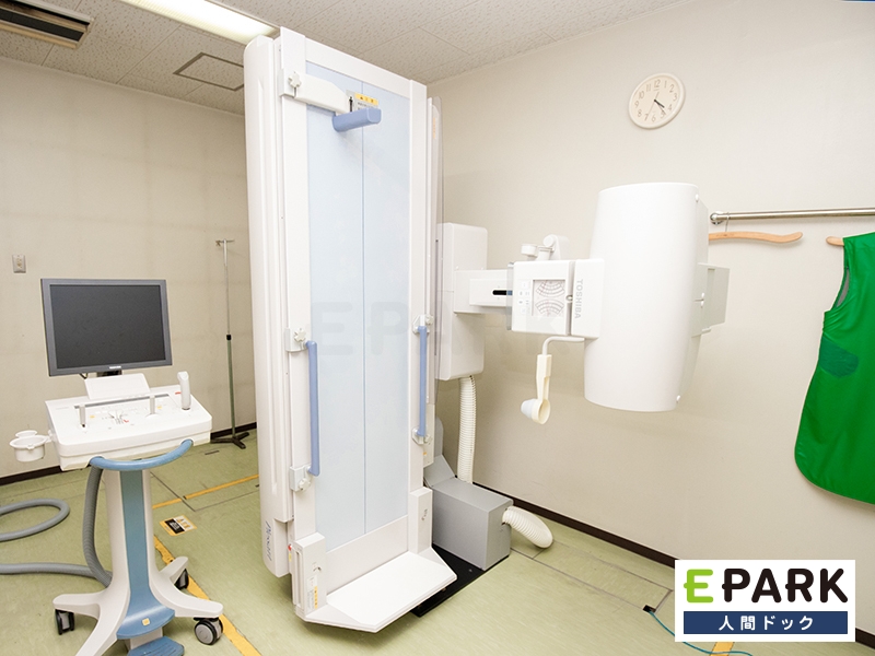 胃部X線検査では、レントゲン撮影で臓器の形などを確認して疾患リスクを調べます。