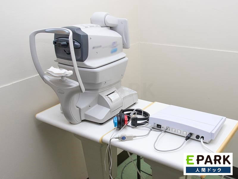 聴力検査機器と眼圧検査機器です。