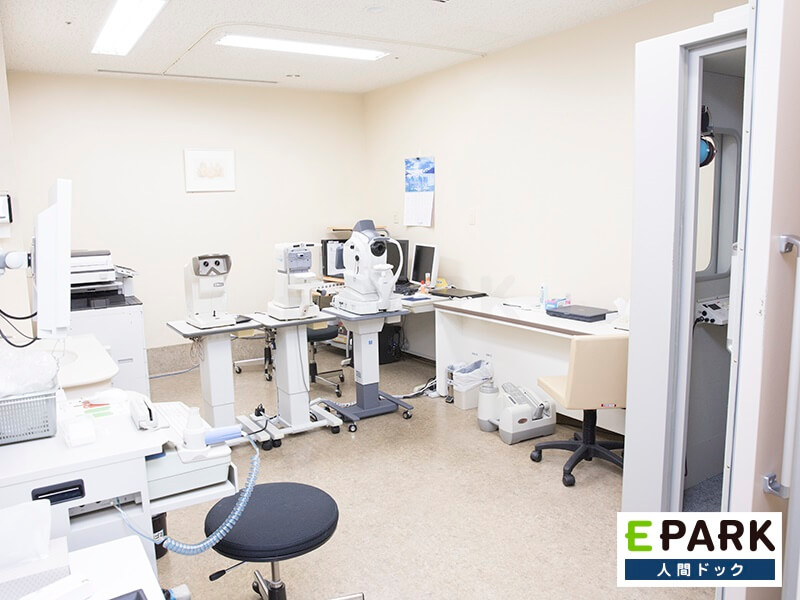 計測室では肺機能・聴力・視力検査など様々な検査を行います。