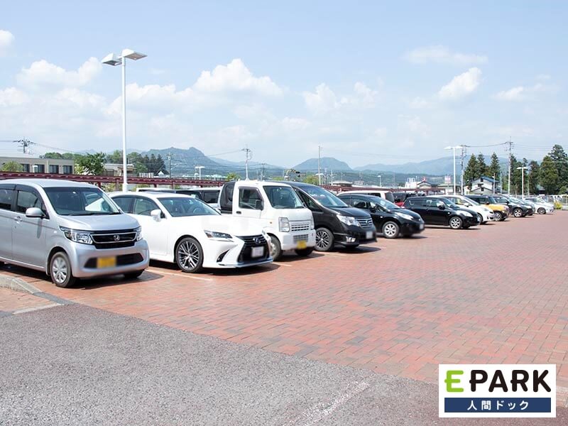 駐車場があるのでお車での来院も可能です。
