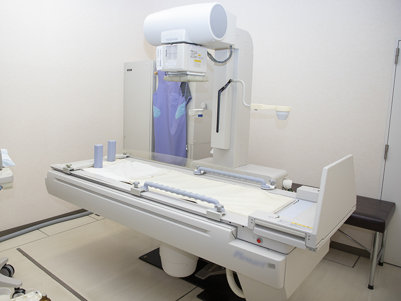 こちらの機器で胃部X線検査を行います。