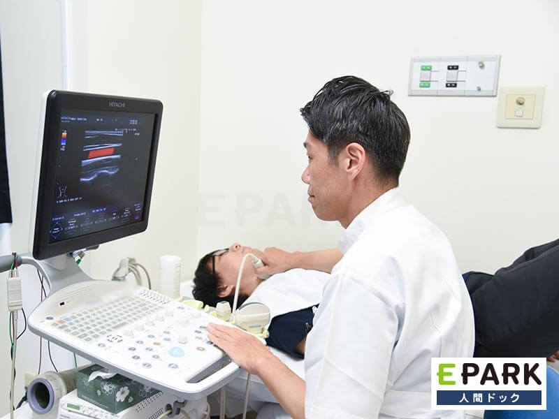 頸動脈エコー検査で脳卒中を引き起こす動脈硬化の程度を調べます。